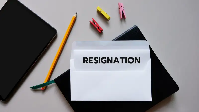 resign mendadak